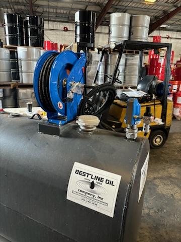 Macnaught M3 Industrial oil Hose Reel with 1/2in. x 50ft hose, 2320 PSI Shop and Truck Mount Duty  PN